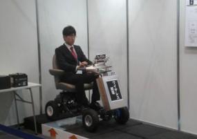 日本科研人员展示靠射频提供动力的电动车