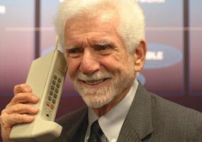 手机之父：最困扰手机必须充电 看好射频电波充电