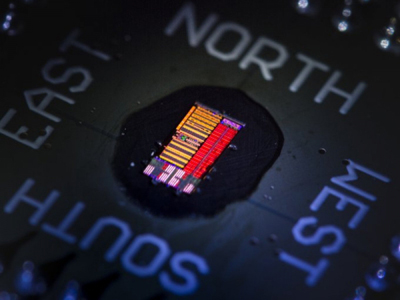 美大学展示首款光子芯片 每平方毫米传输速度300Gbps