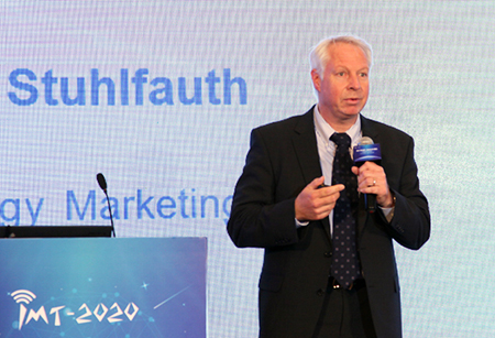 罗德施瓦茨公司全球技术经理Reiner Stuhlfauth发表了题为《未来终端新架构的测试》的主题演讲
